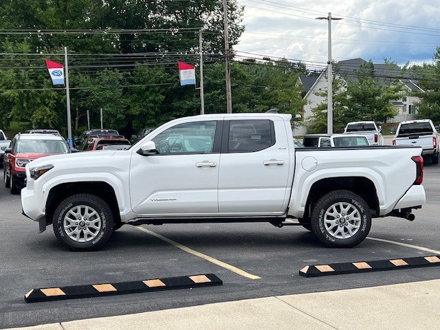 2024 Toyota Tacoma SR5 photo 7