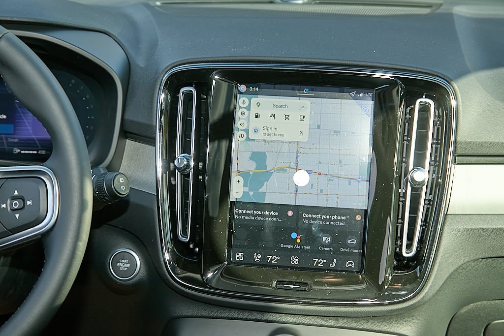 2026 VOLVO XC40 - Image 25