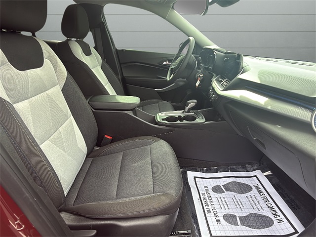 2025 Chevrolet Trax LS photo 10