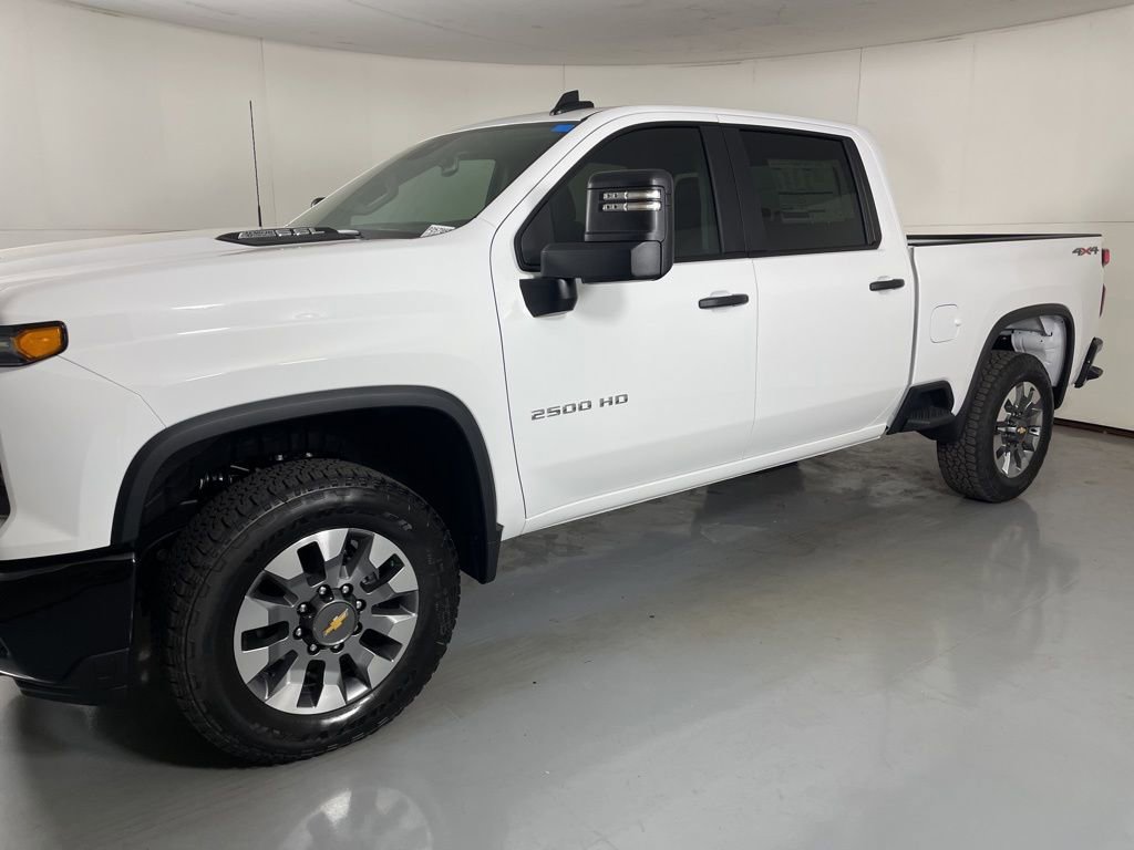 2025 Chevrolet Silverado 2500HD Custom photo 5