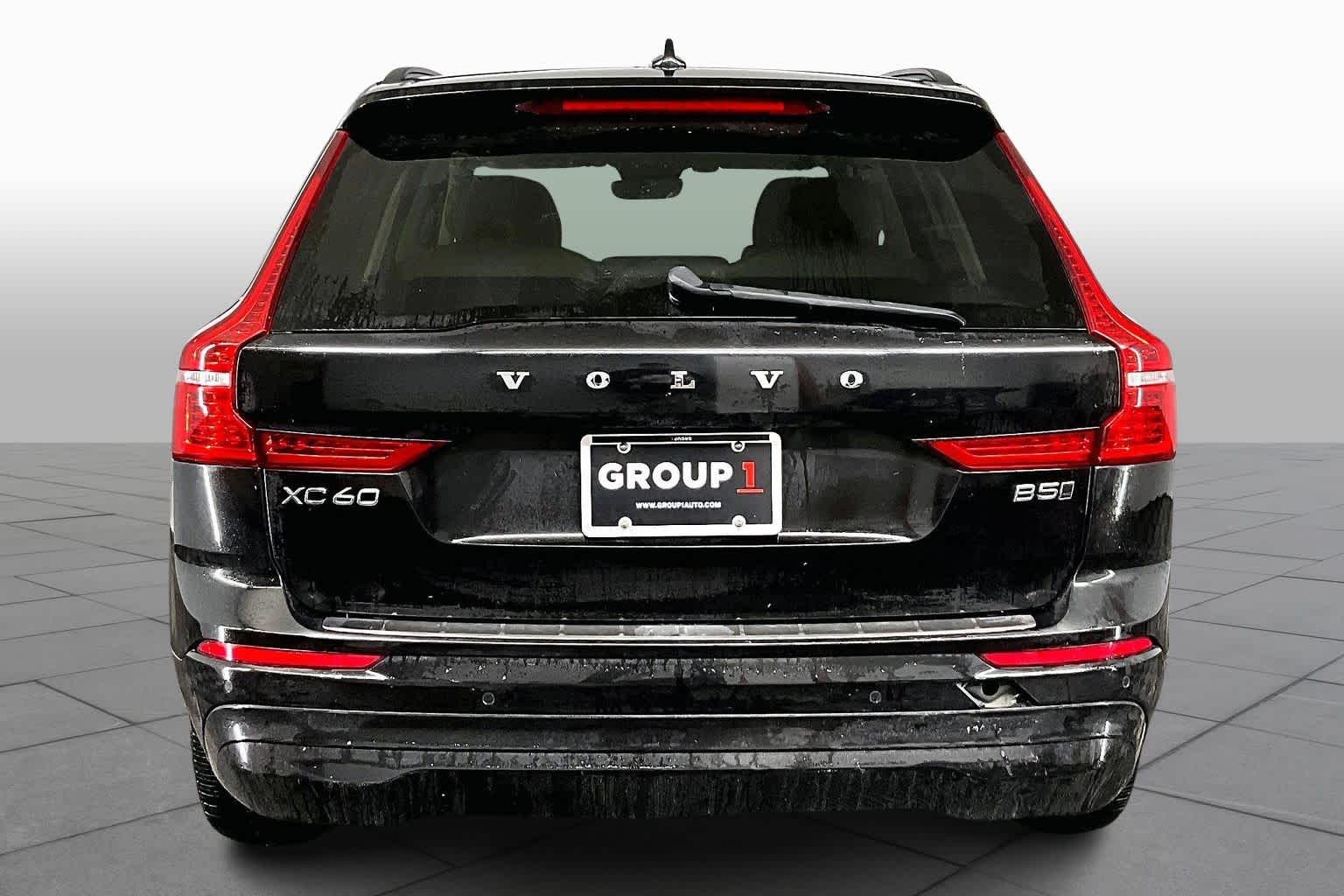 2022 Volvo XC60 Momentum photo 4