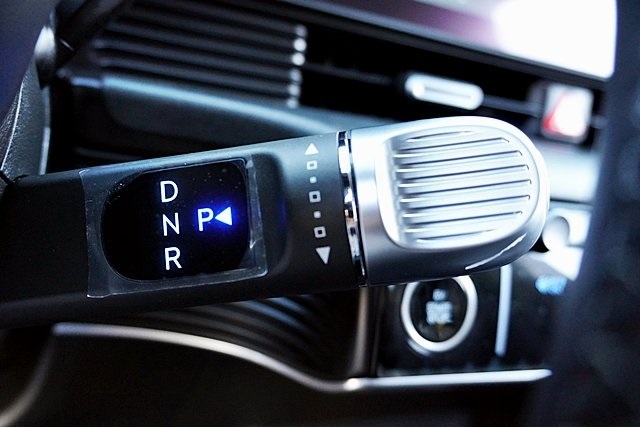 Used 2025 White Hyundai SEL image 29