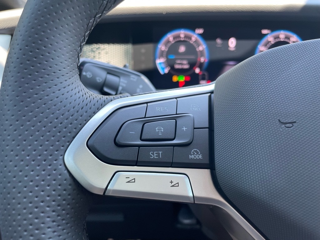 2025 Volkswagen Tiguan SE R-Line Black photo 6