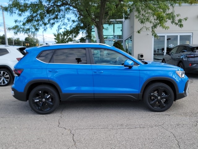 2025 Volkswagen Taos SEL photo 3