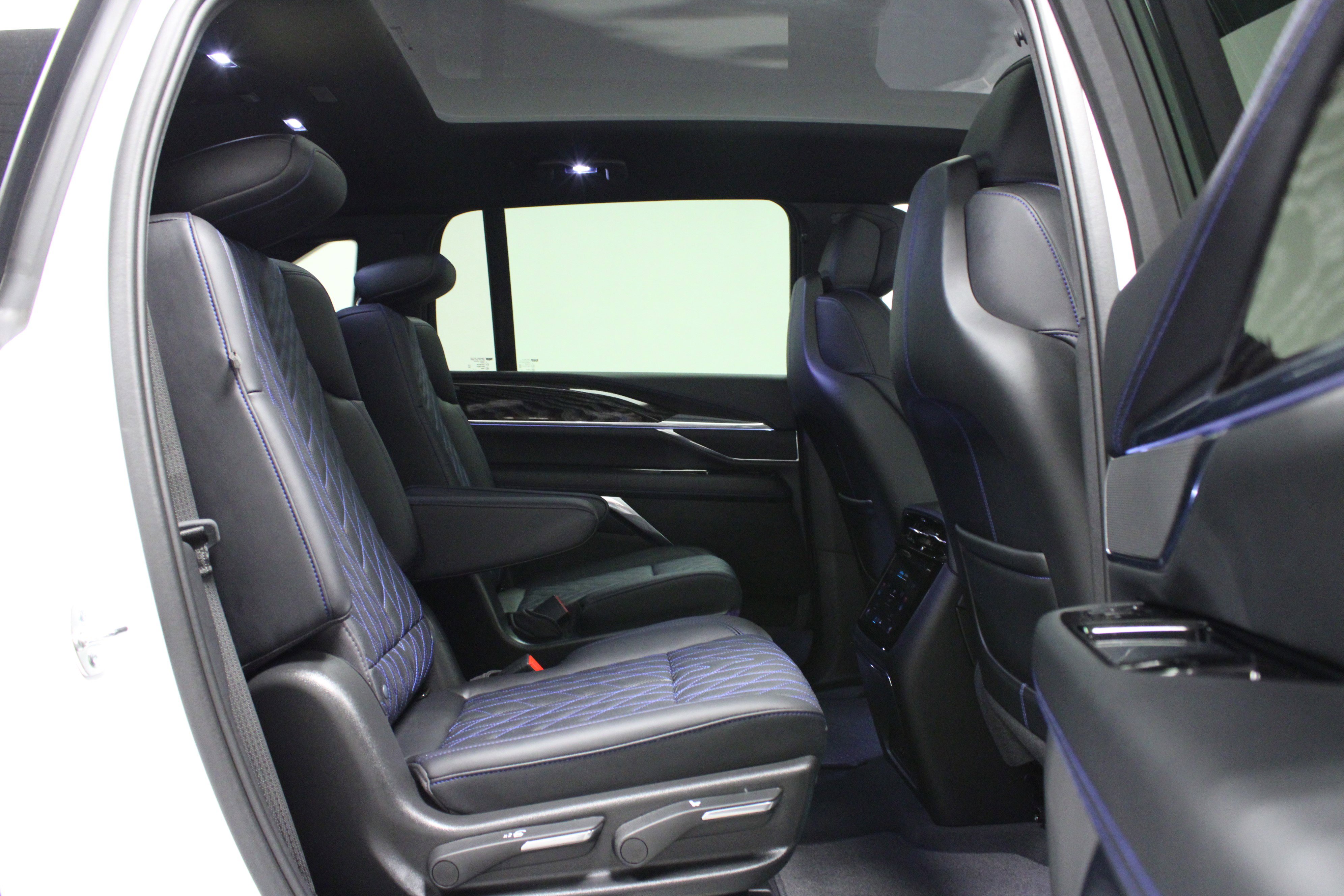 2025 Cadillac Escalade IQ Luxury photo 18