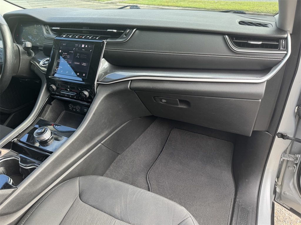 2021 Jeep Grand Cherokee Laredo photo 17