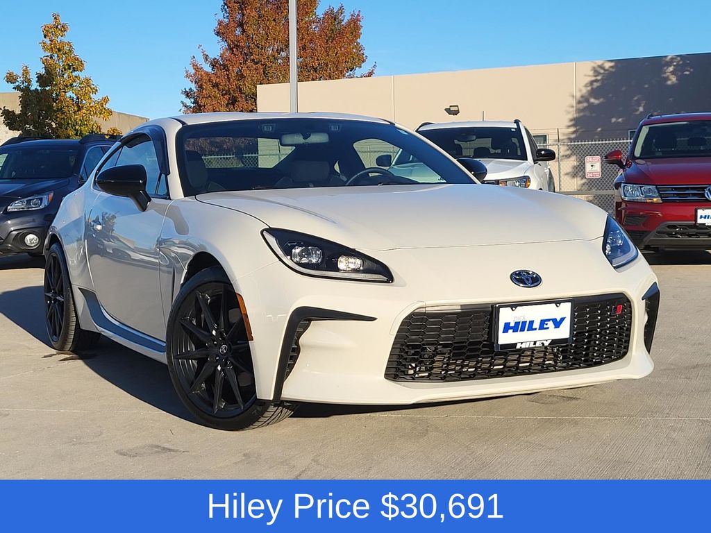 2023 Toyota GR86 Premium's photo