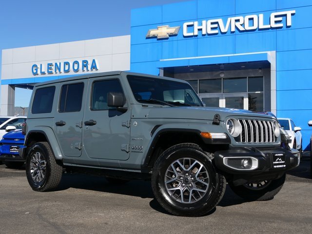 2024 Jeep Wrangler 4-Door Sahara's photo