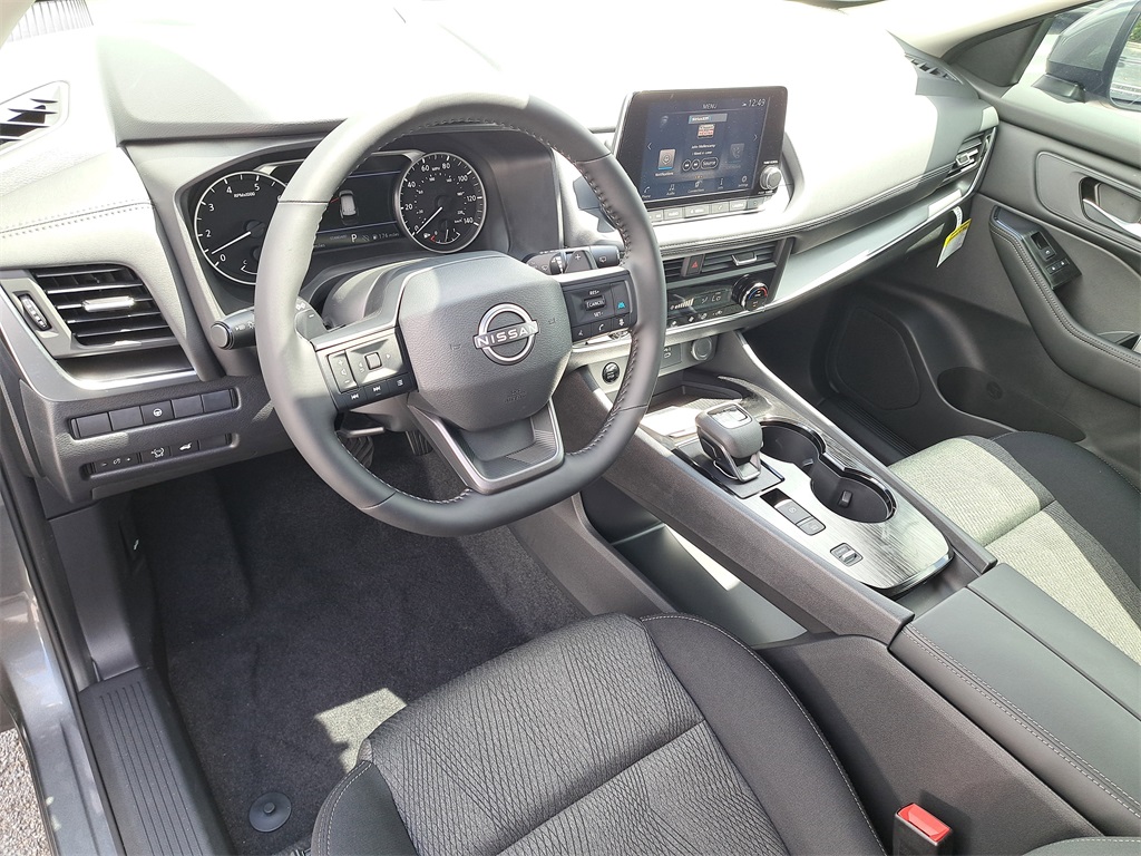 2026 Nissan Rogue SV photo 18