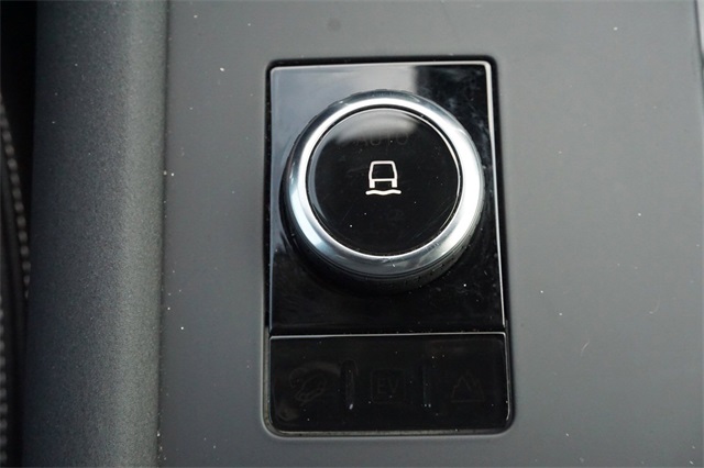 2024 Land Rover Discovery S photo 6