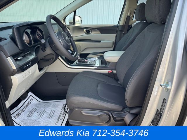 2023 Kia Carnival LX photo 21