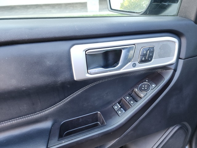 2020 Ford Explorer Limited photo 7