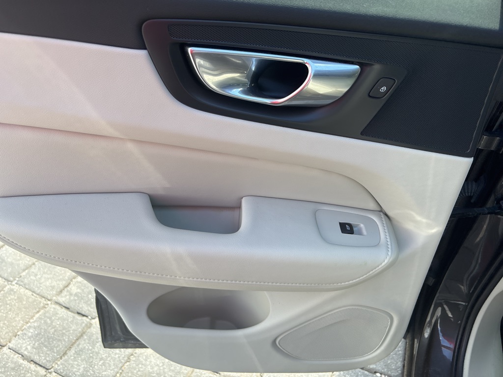 2022 Volvo XC60 B5 Inscription photo 43