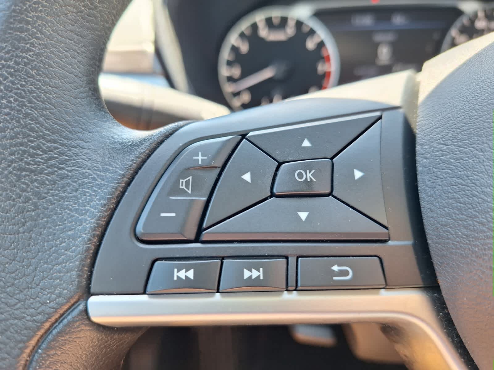 2024 Nissan Altima 2.5 SV photo 13