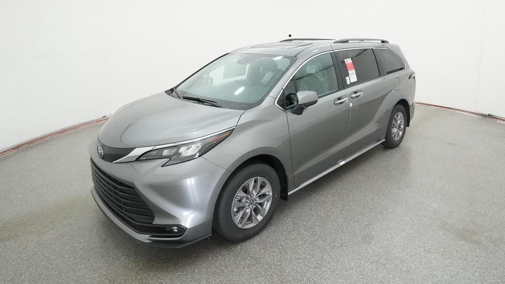 2026 Toyota Sienna XLE's photo