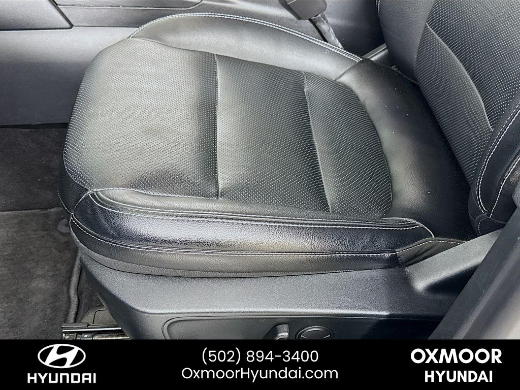 2020 Ford Escape Titanium photo 17
