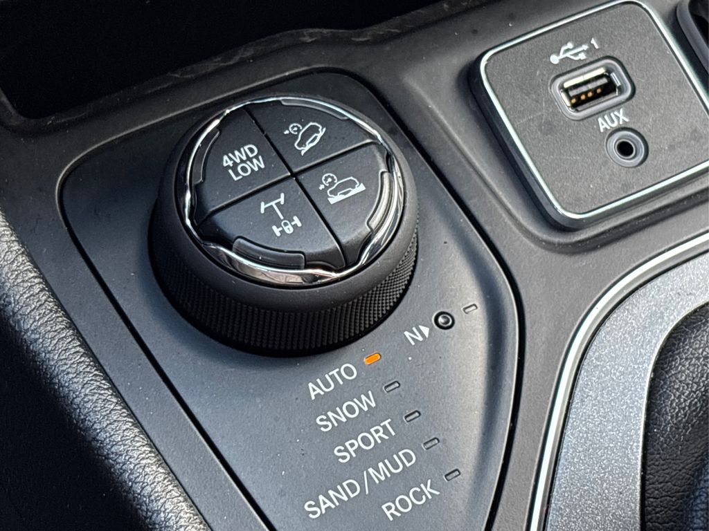 2020 Jeep Cherokee Trailhawk photo 17