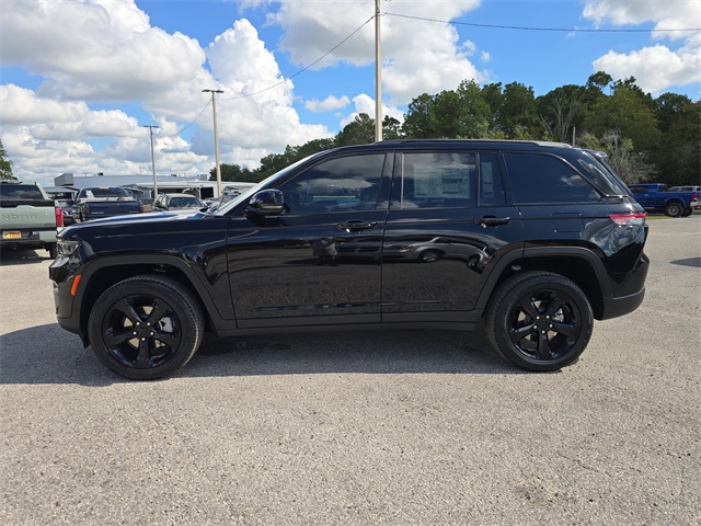 2025 Jeep Grand Cherokee Limited photo 2