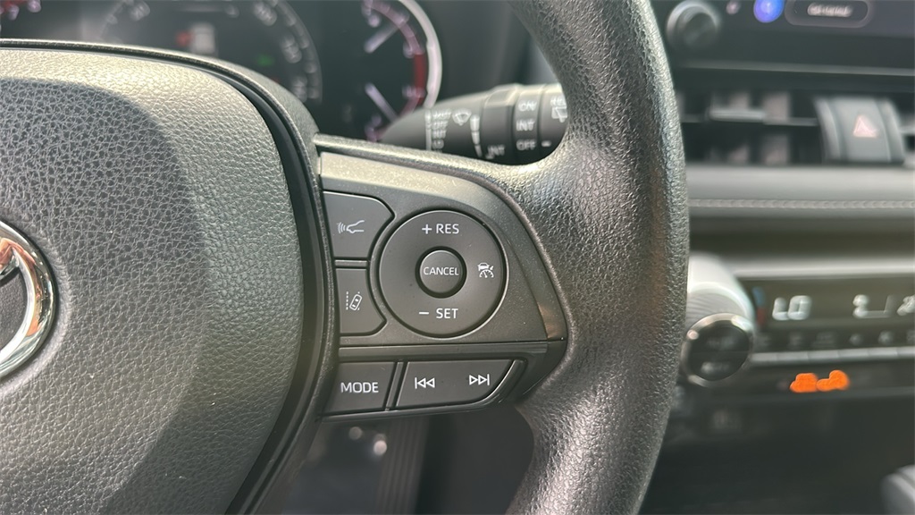 2023 Toyota RAV4 XLE photo 18