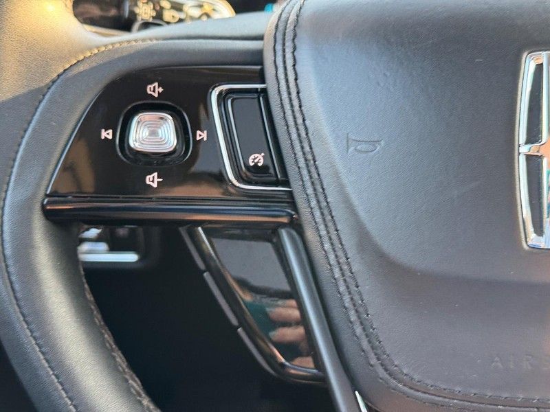 2022 Lincoln Aviator Standard photo 21