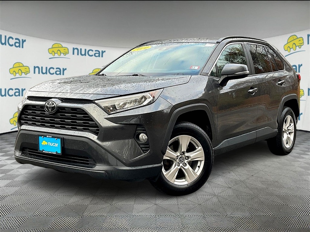 2021 Toyota RAV4 XLE photo 3