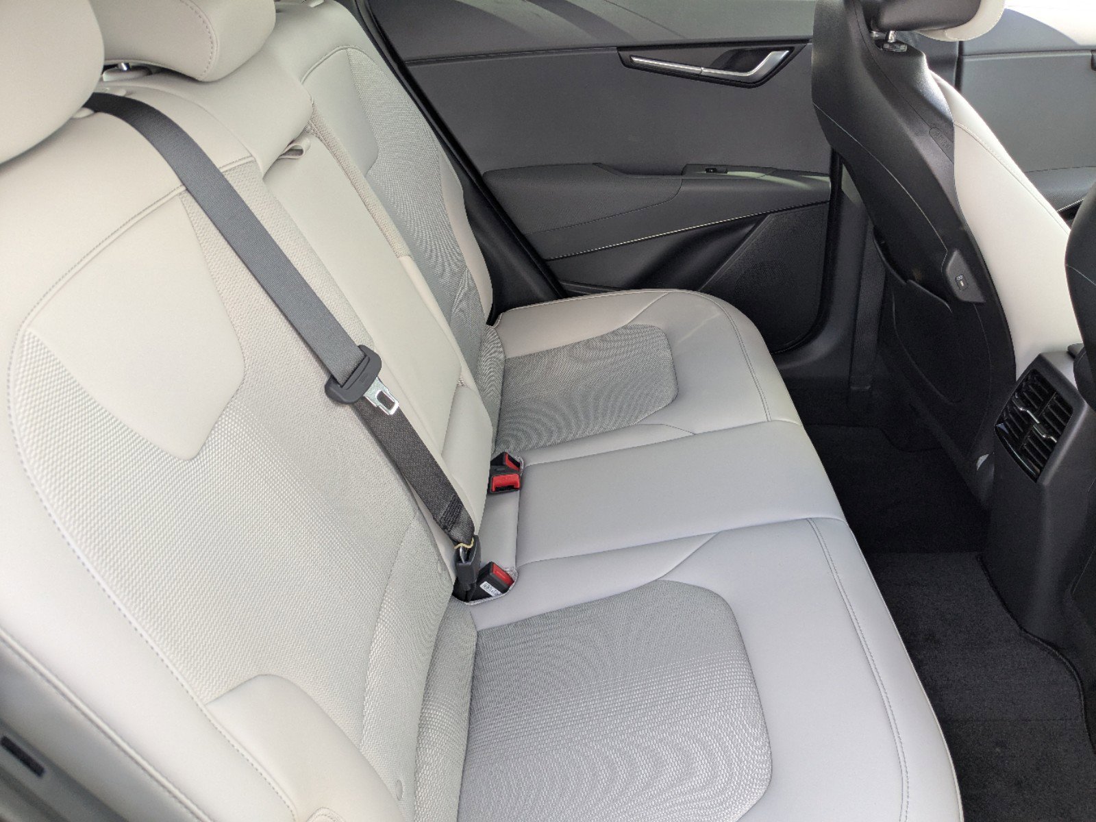 2025 Kia Niro EX photo 12
