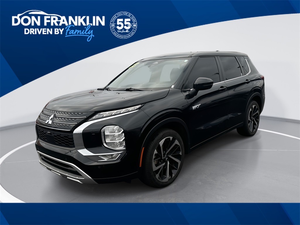 2023 Mitsubishi Outlander Plug-In Hybrid SE's photo