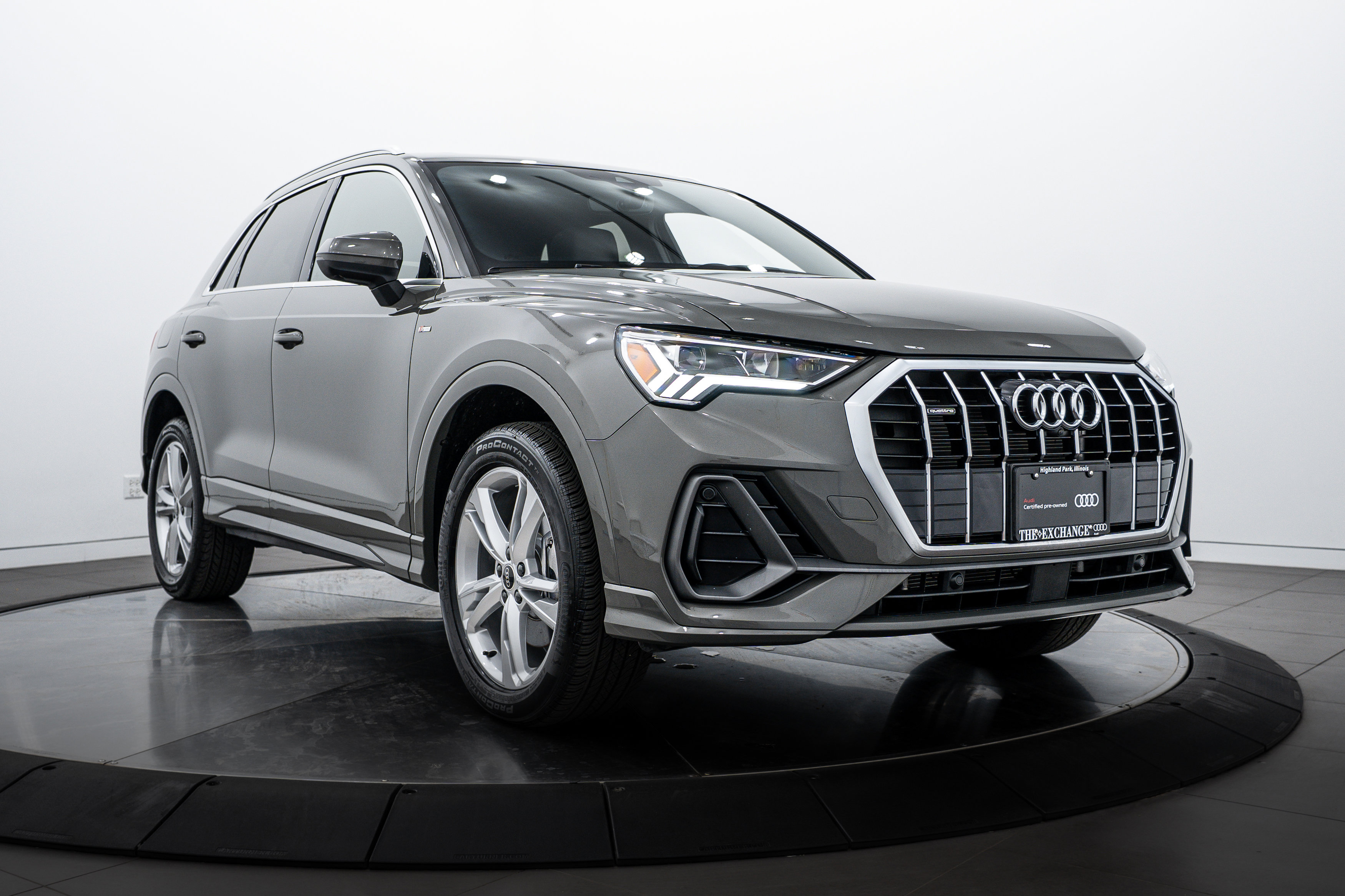 2022 Audi Q3 S line Premium Plus photo 2