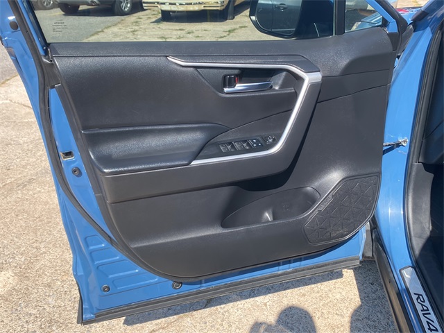 2022 Toyota RAV4 Hybrid SE photo 17