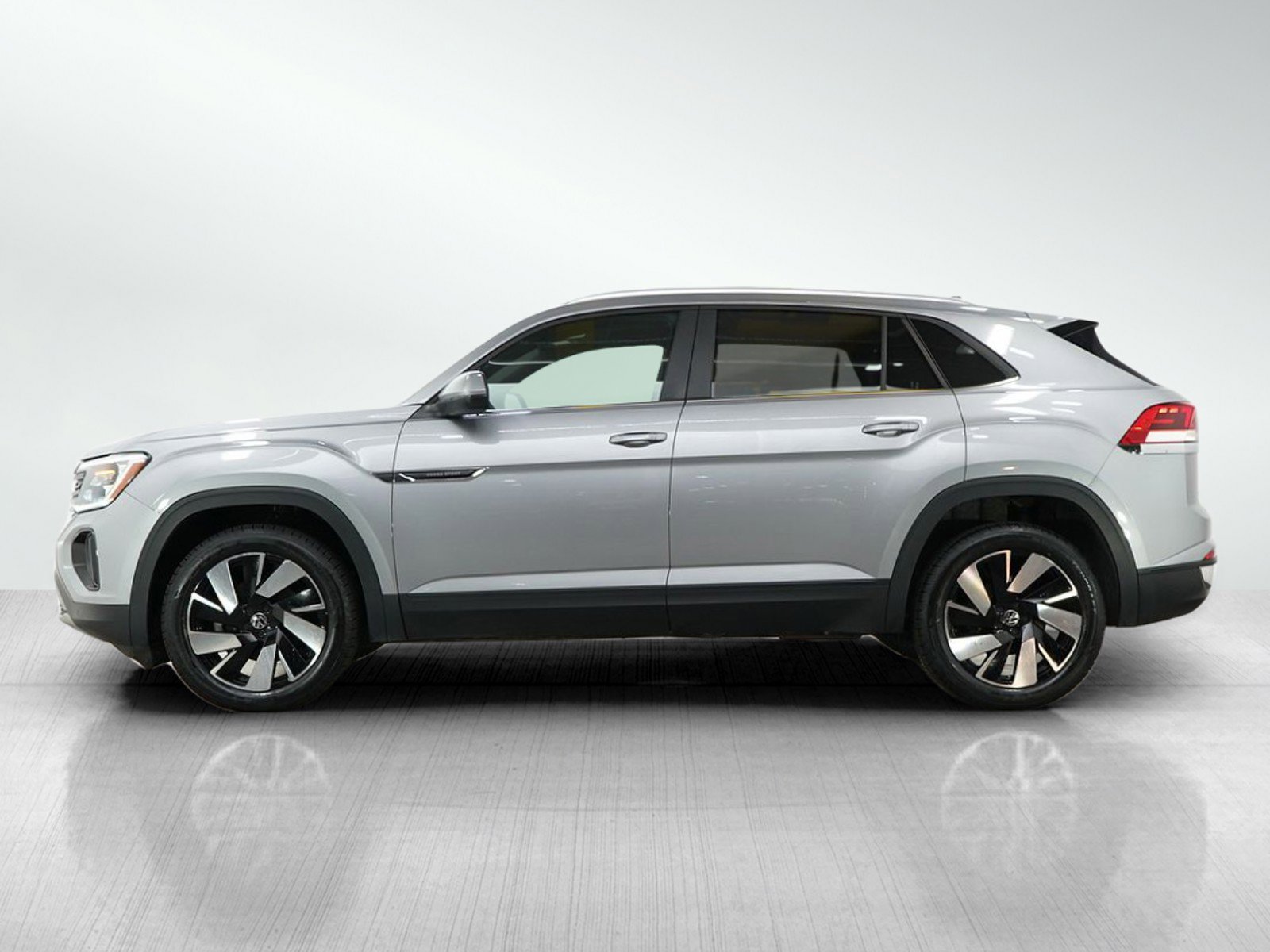 Used 2024 Volkswagen Atlas Cross Sport SE w/Tech with VIN 1V2HE2CA1RC231729 for sale in Minneapolis, Minnesota