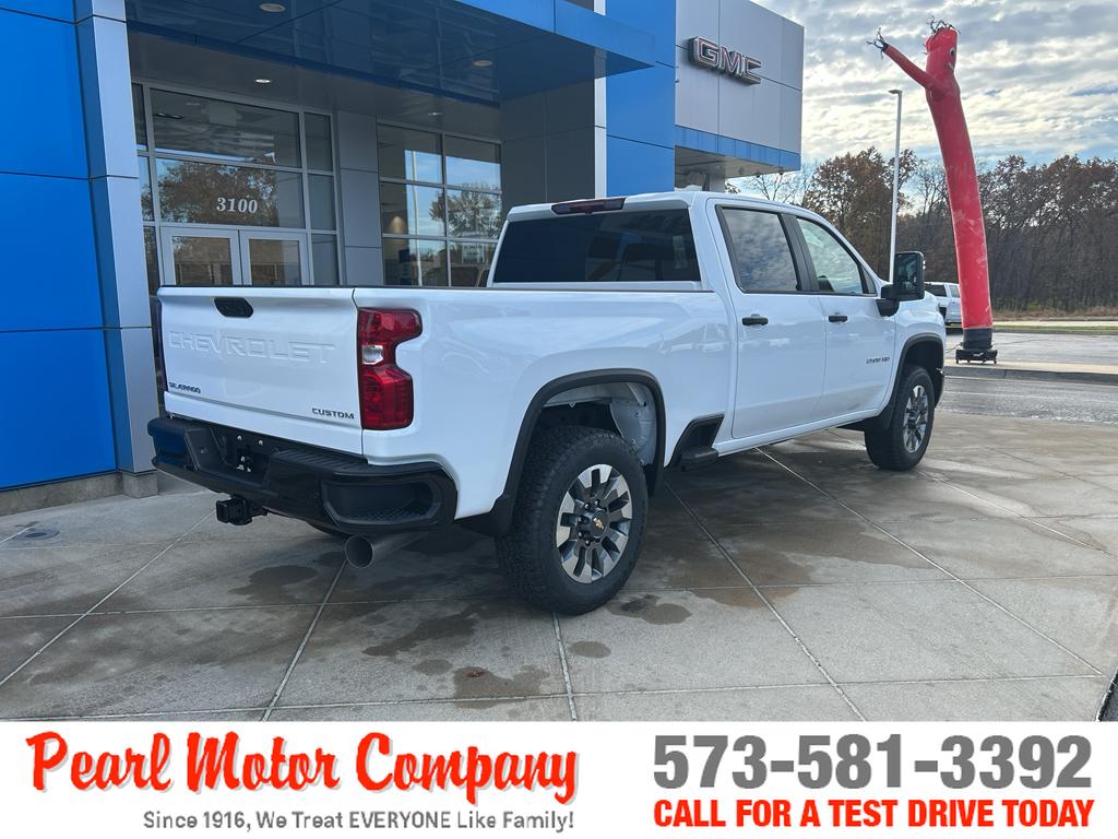 2026 Chevrolet Silverado 2500HD Custom photo 4