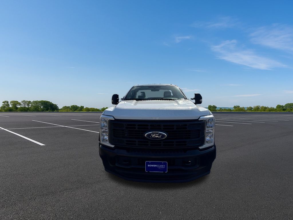 New 2025 Oxford White Ford XL image 2
