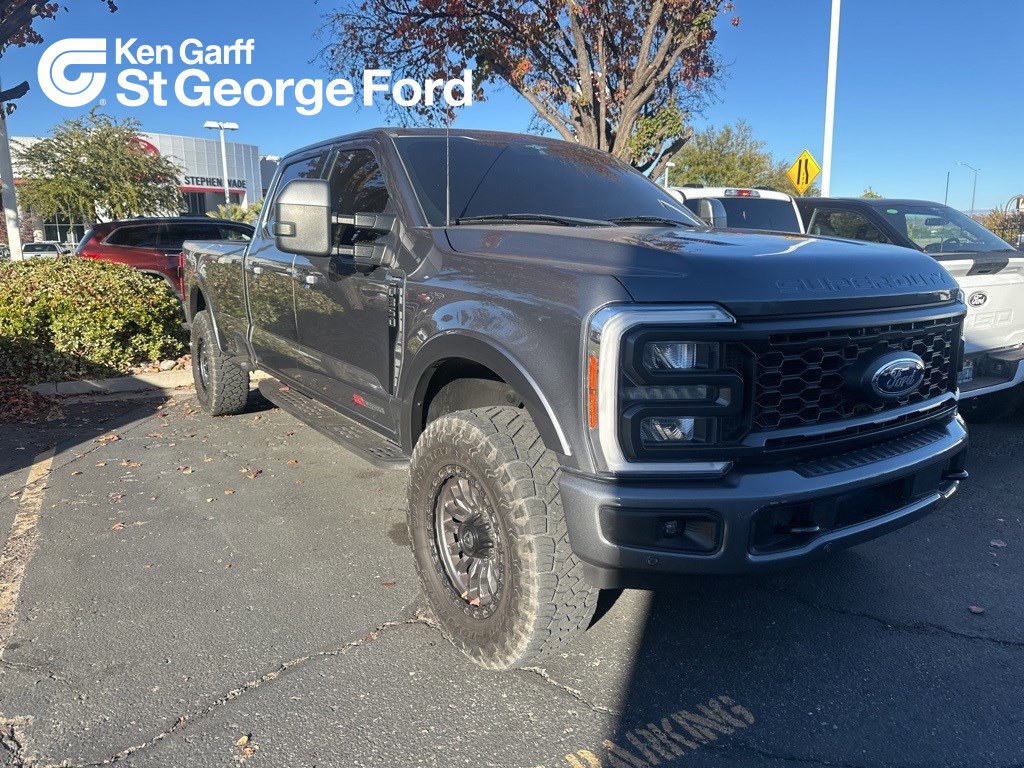 2023 Ford F-350 Super Duty Lariat's photo