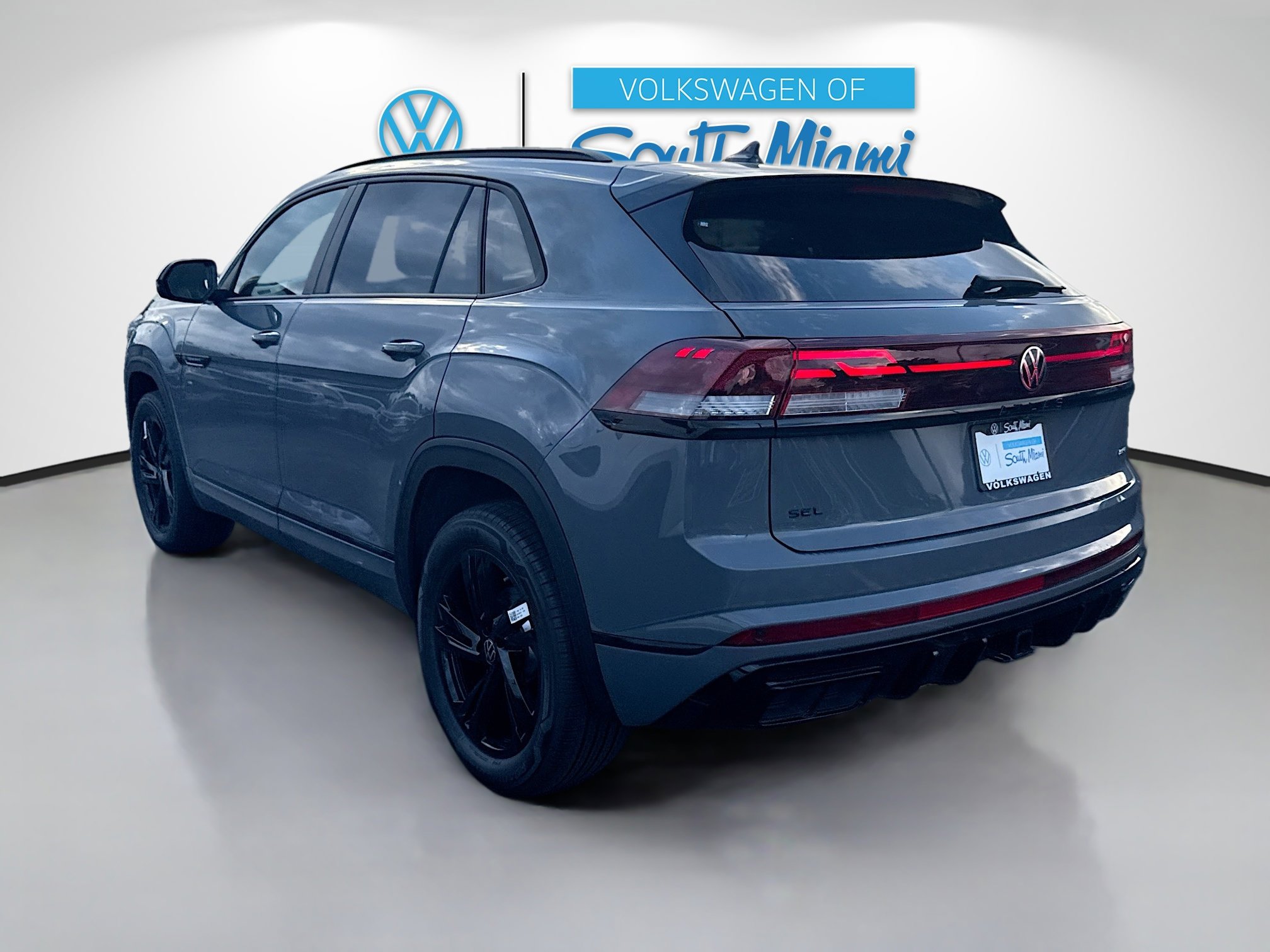 2026 Volkswagen Atlas Cross Sport SEL R-Line photo 3