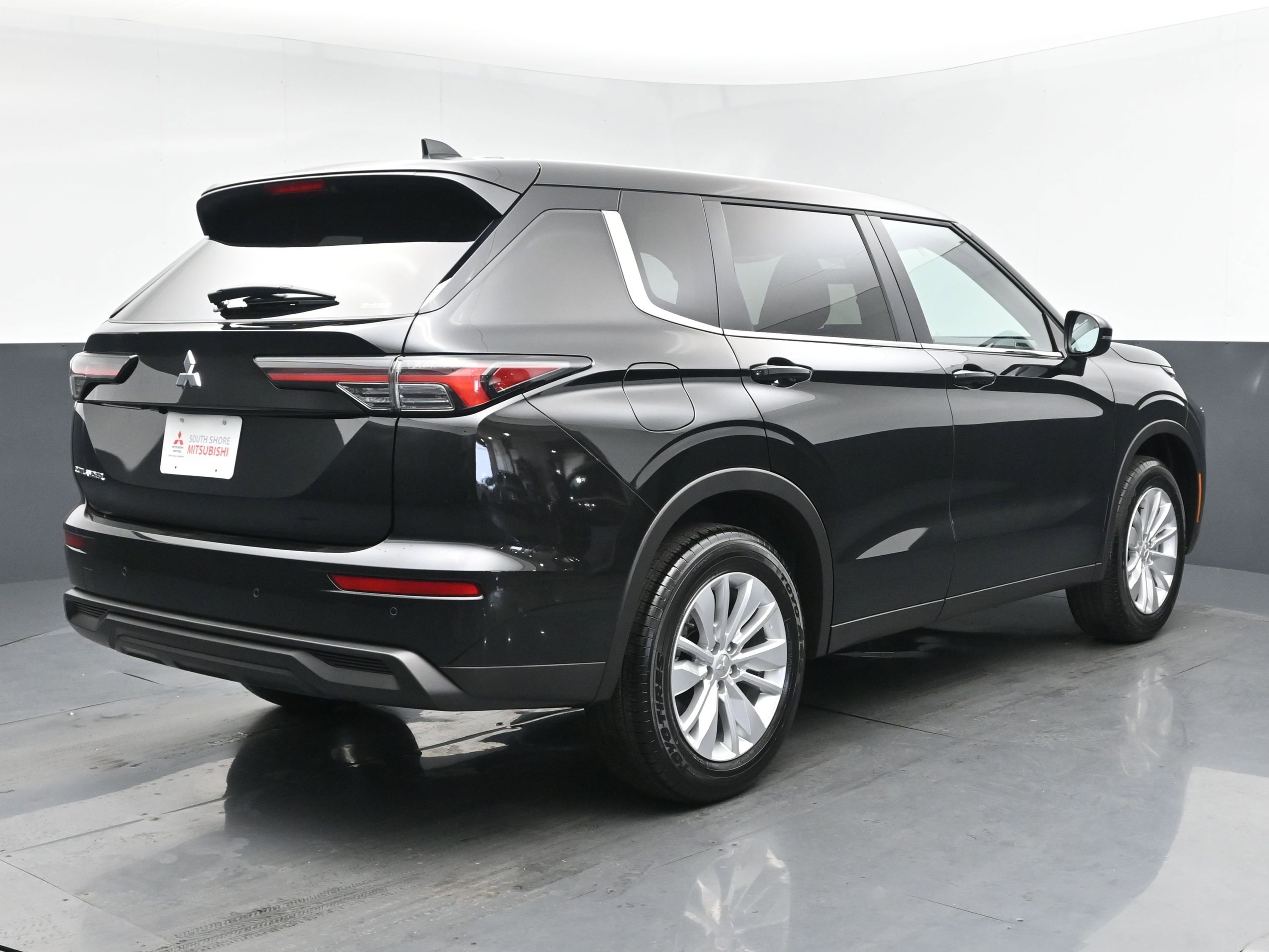 2025 Mitsubishi Outlander ES photo 21
