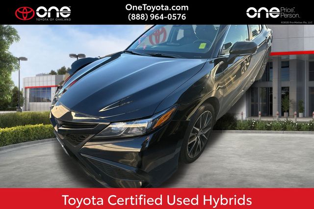 2024 Toyota Camry SE's photo