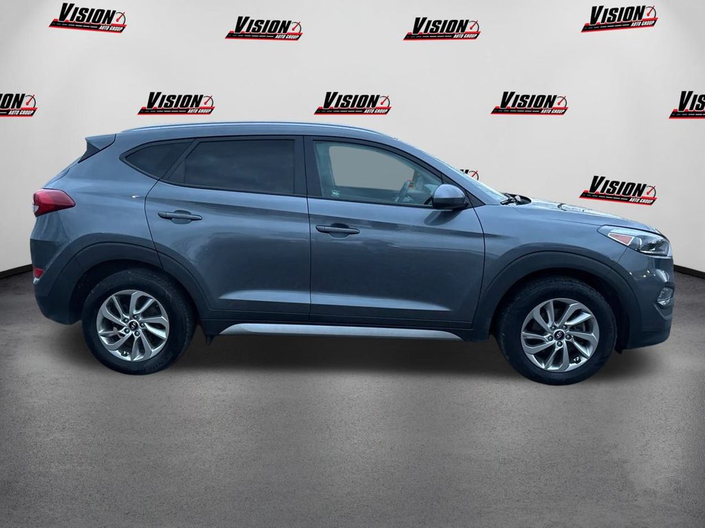2017 Hyundai Tucson SE photo 4