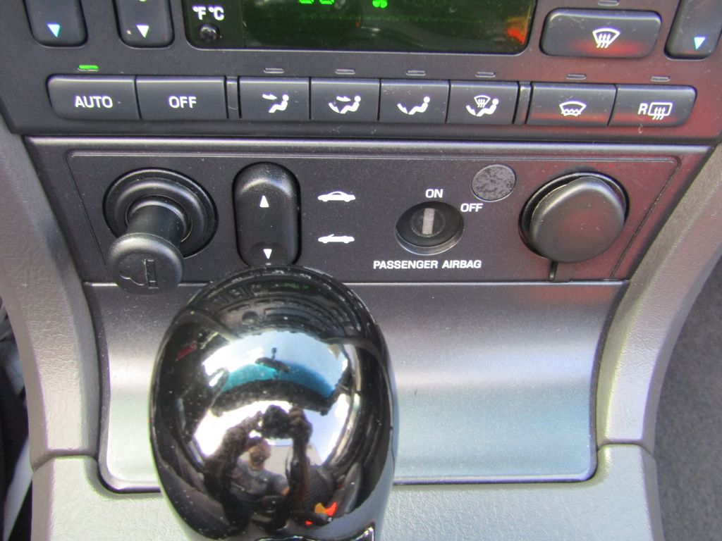 2002 Ford Thunderbird Base photo 33