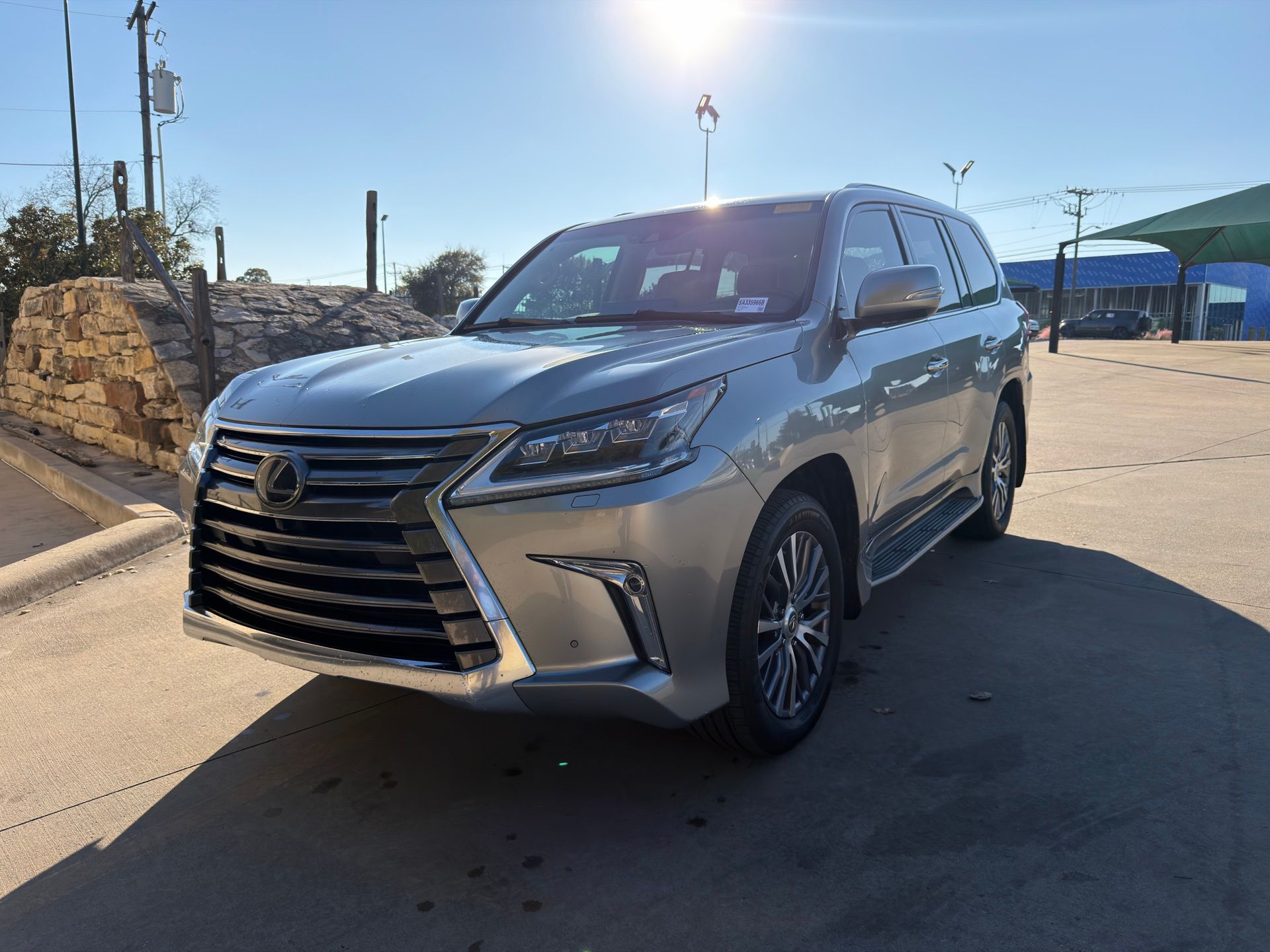 2019 Lexus LX 570's photo