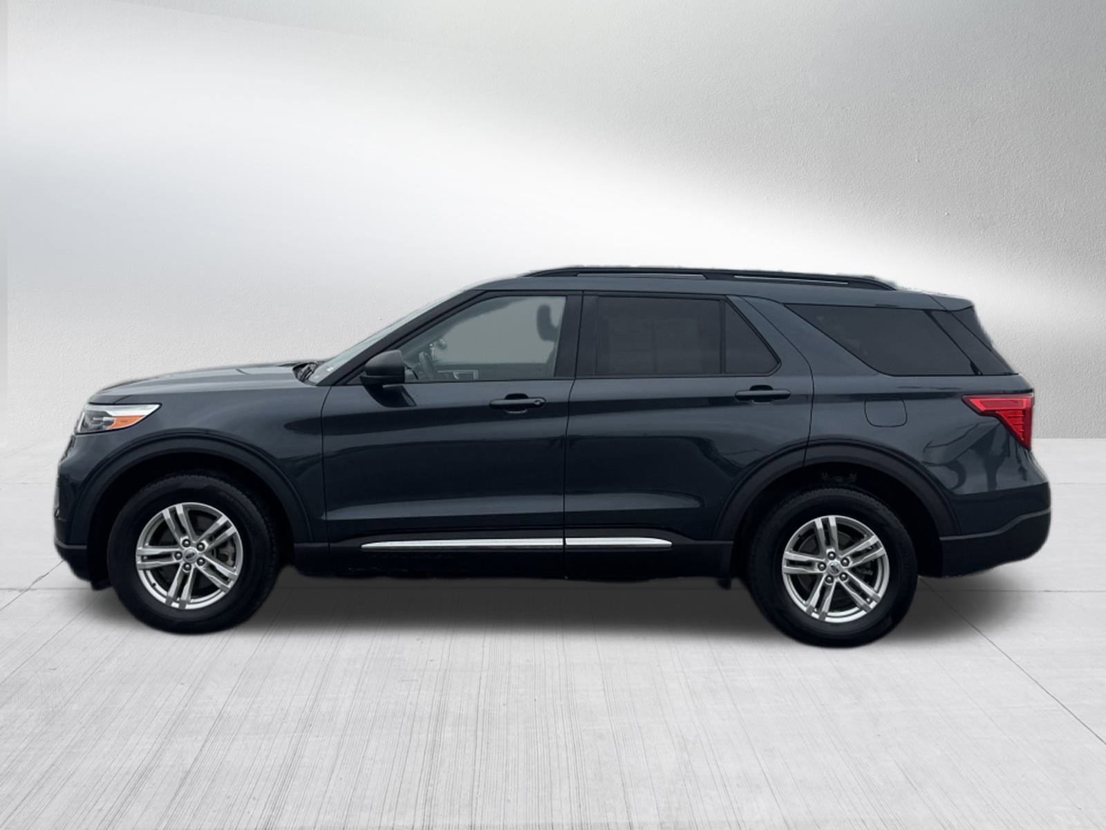 2023 Ford Explorer XLT photo 3