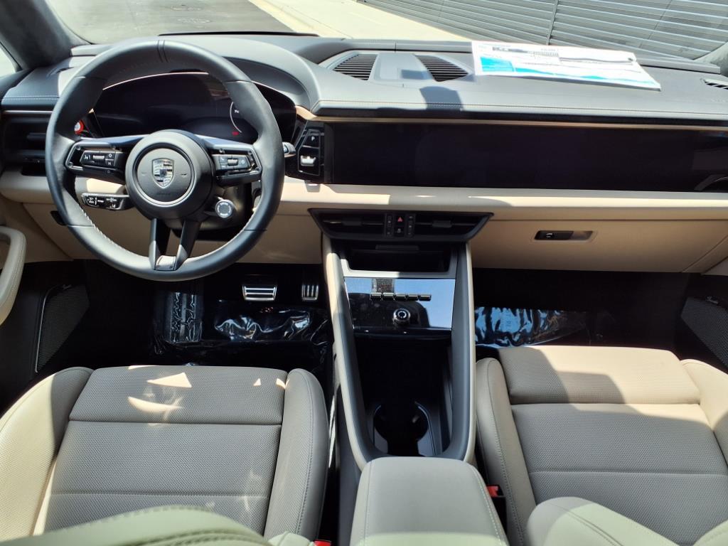 2024 Porsche Macan Electric Turbo photo 22