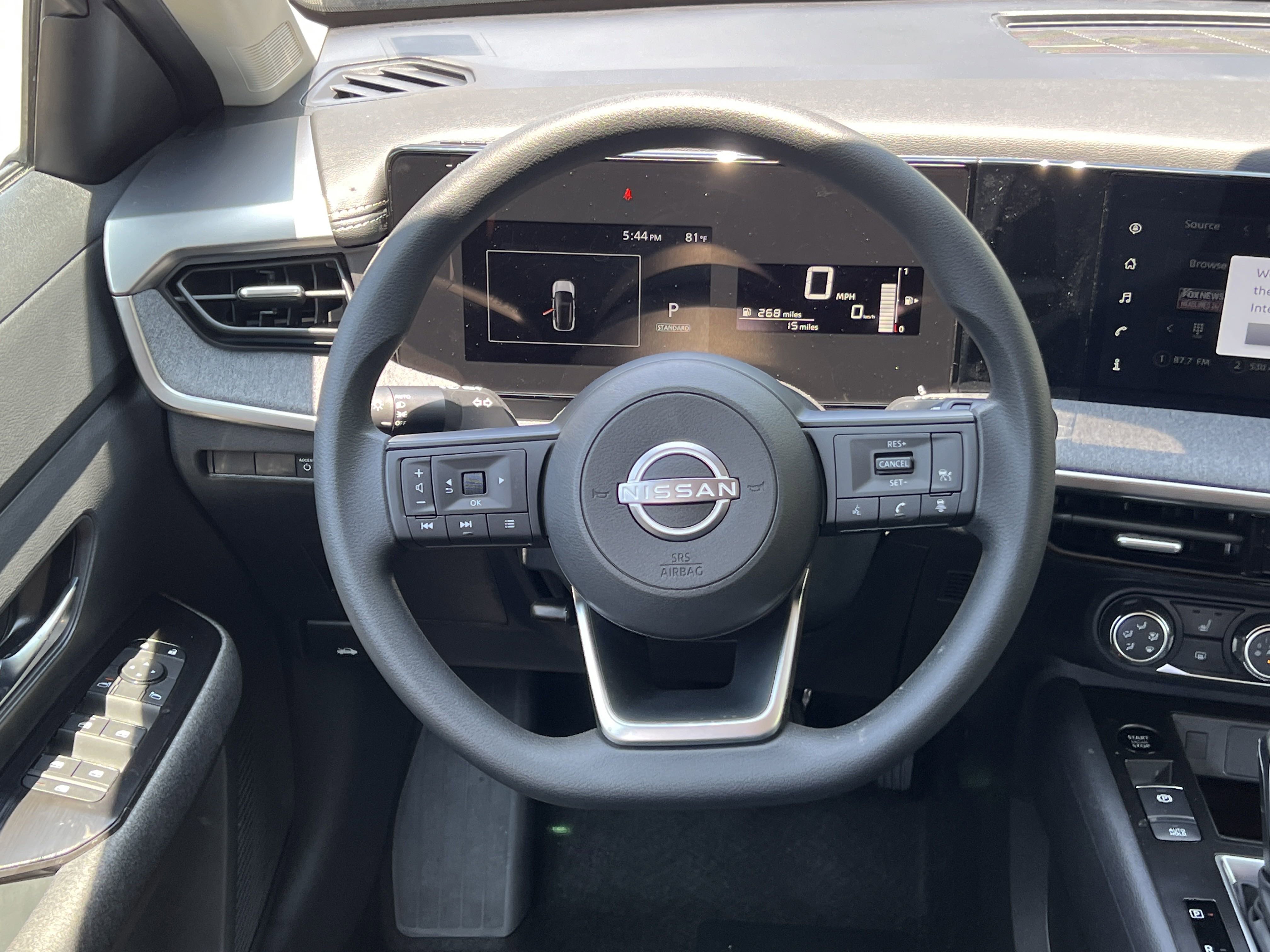 2025 Nissan Kicks SV photo 6