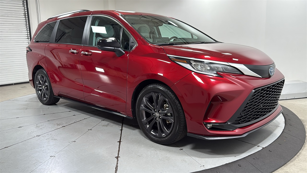 2024 Toyota Sienna XSE photo 3