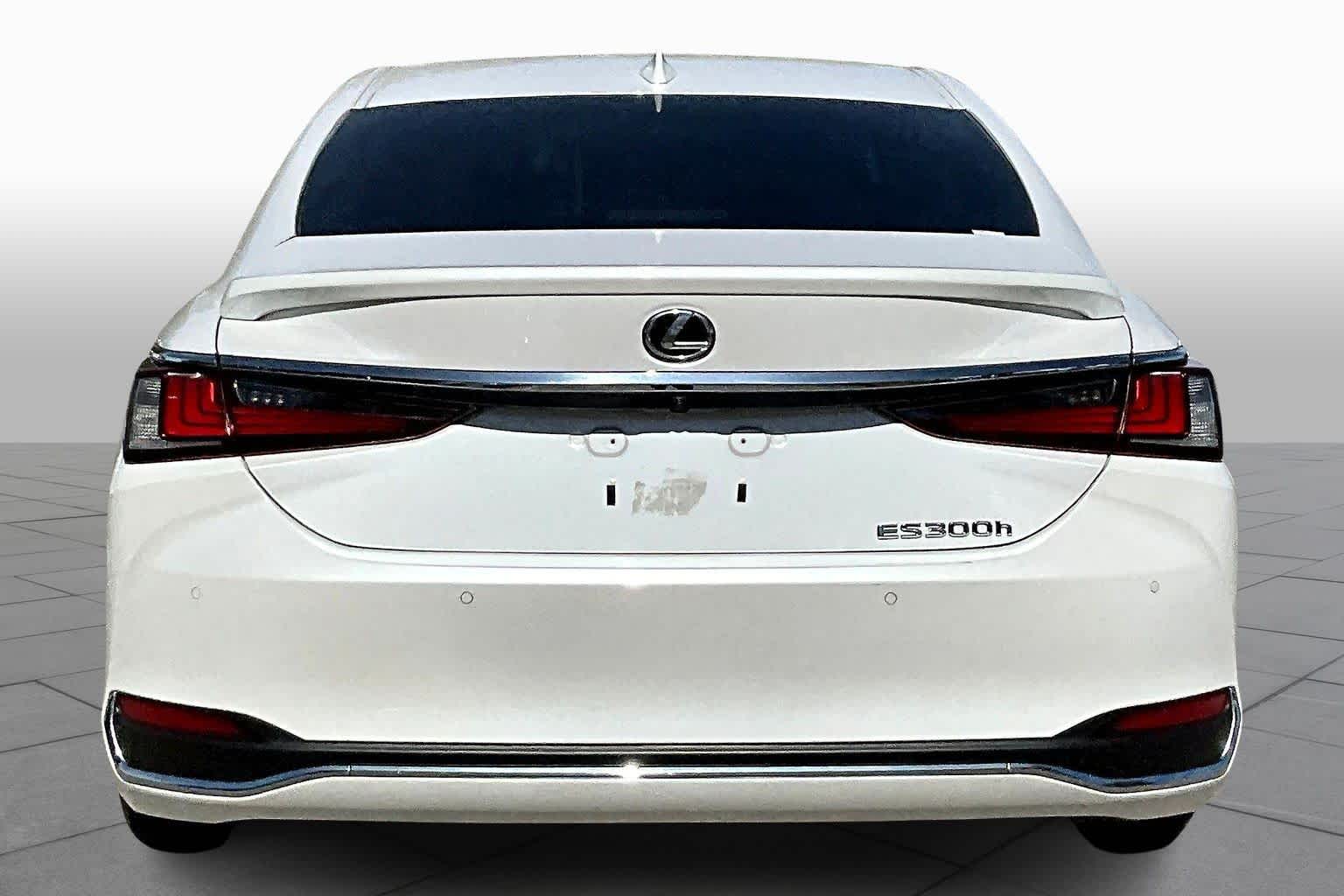 2024 Lexus ES 300h Luxury photo 4