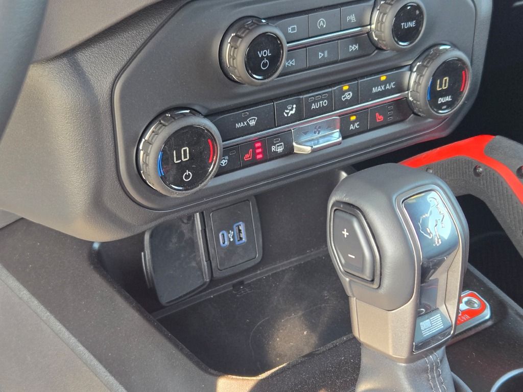 2025 Ford Bronco First Edition photo 22