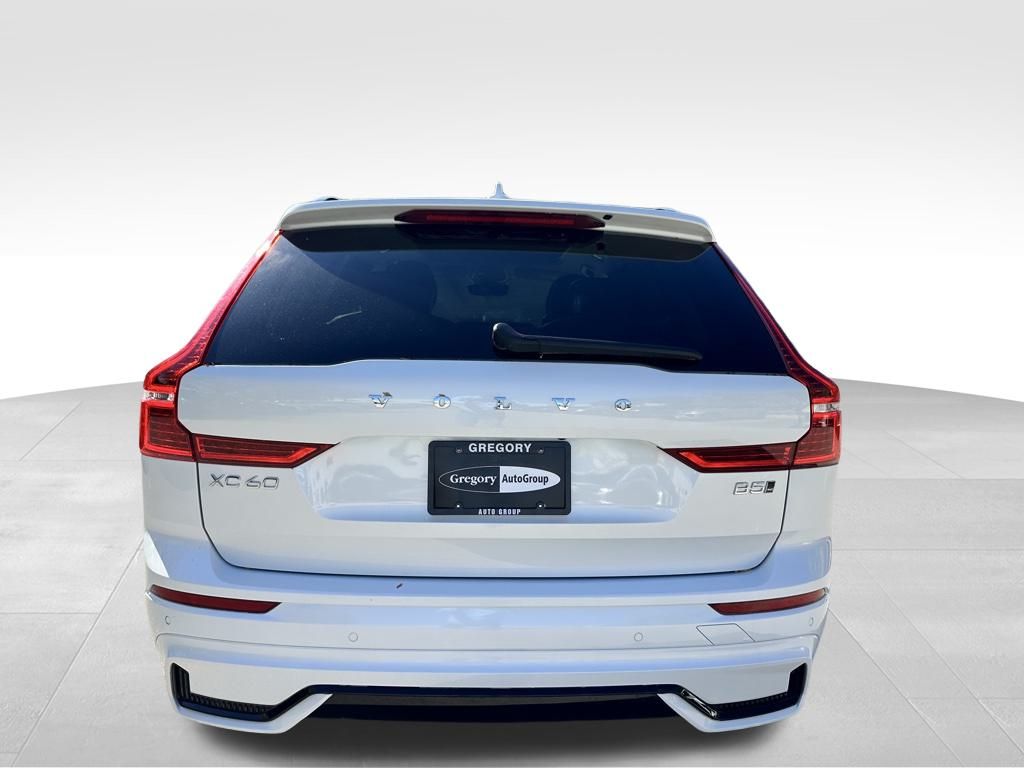 2025 Volvo XC60 B5 Plus photo 5