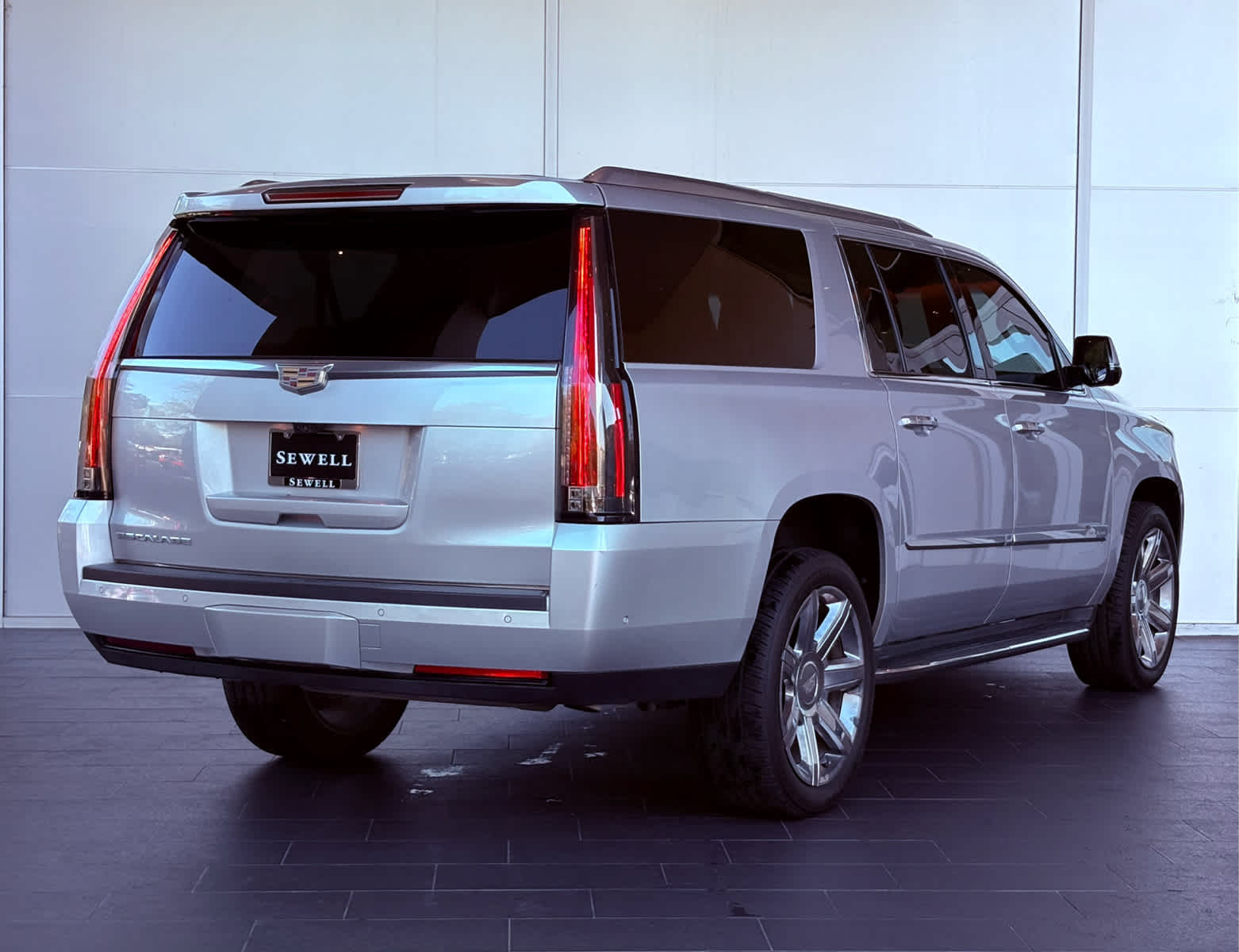 2017 Cadillac Escalade ESV Luxury photo 4