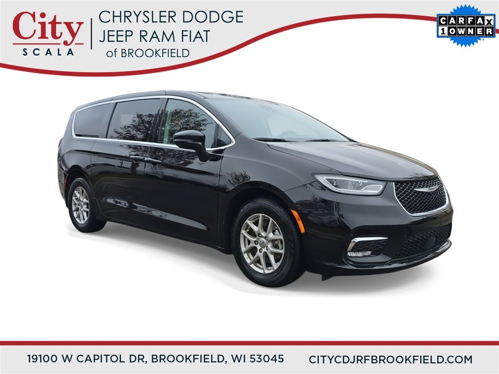 2024 Chrysler Pacifica Touring L's photo