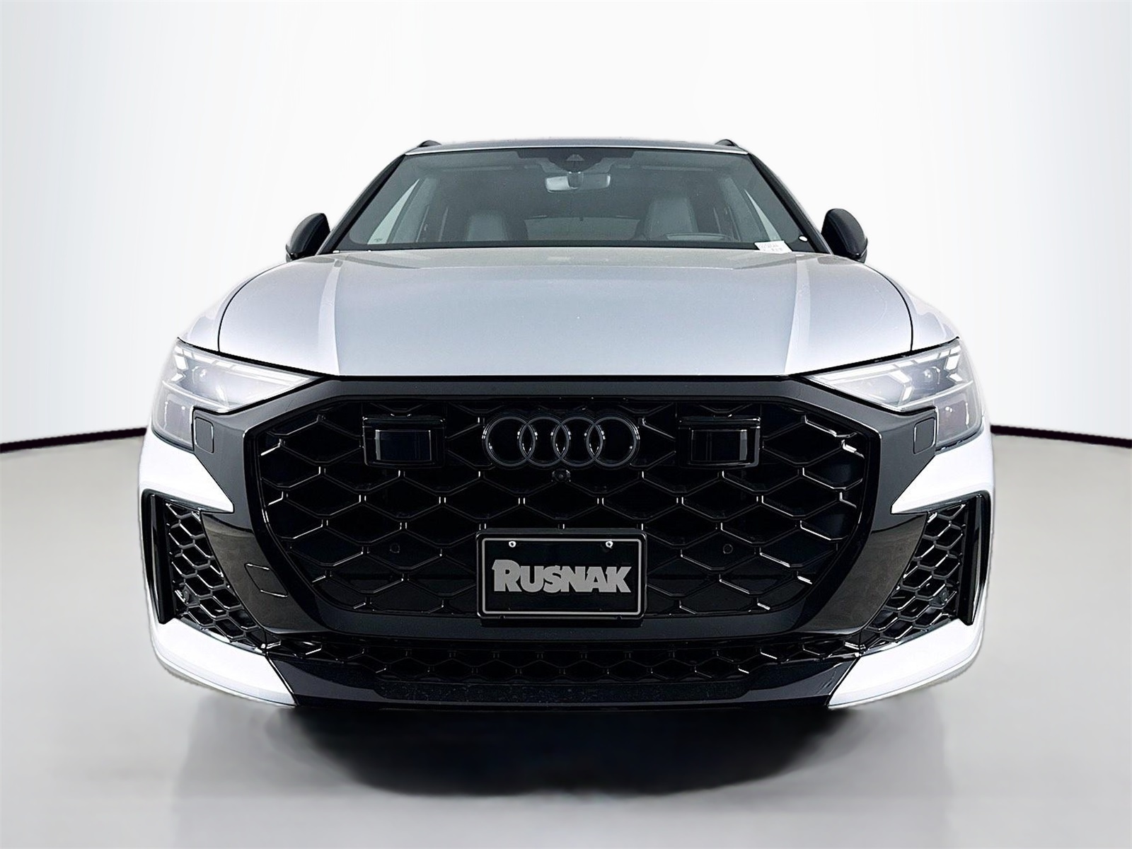 2025 Audi RS Q8 photo 2
