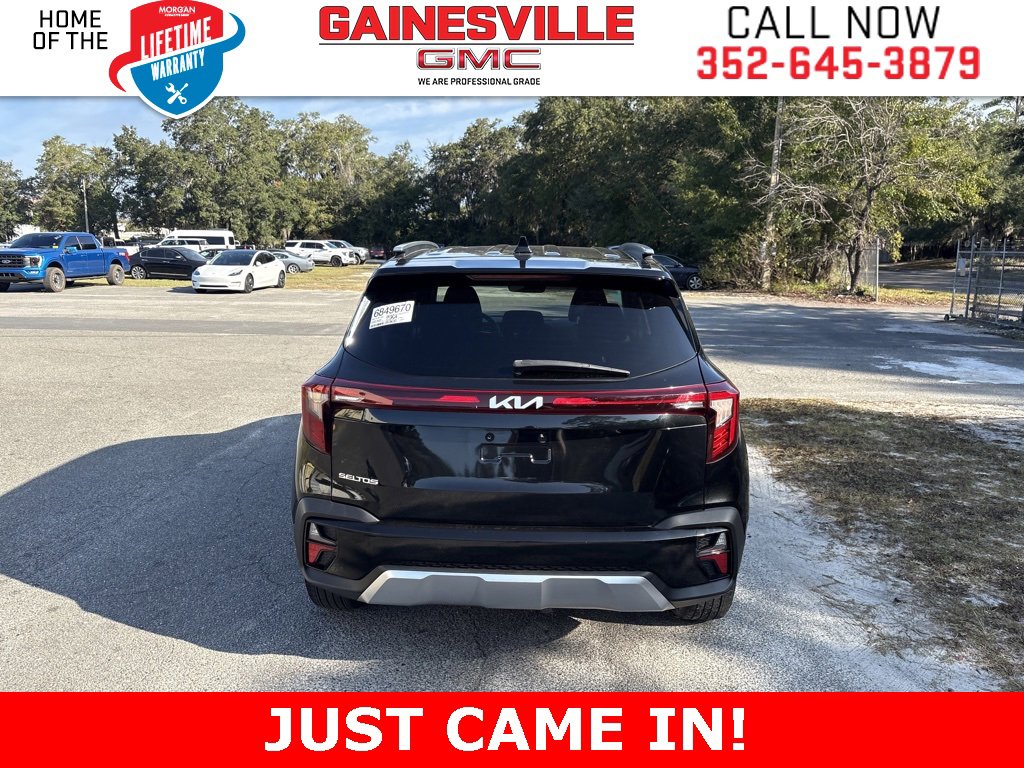 2024 Kia Seltos EX photo 2